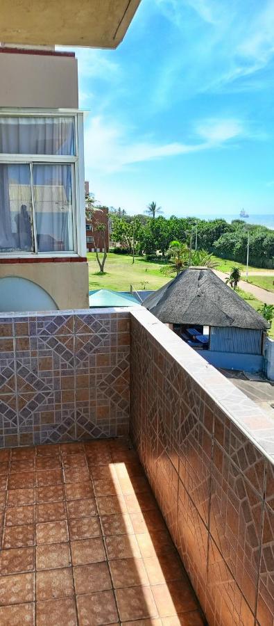 Breezy Seaview- On The Beach Amanzimtoti Exterior foto